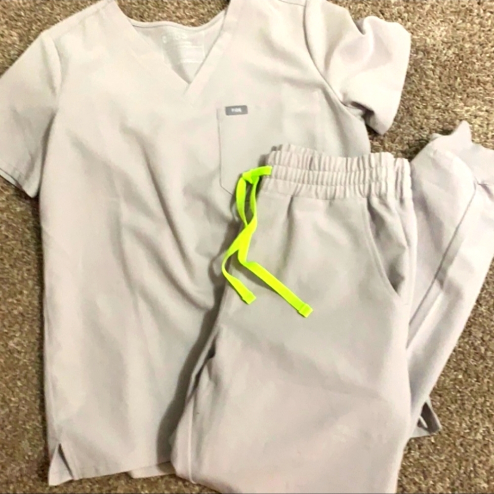 Figs Scrub Set